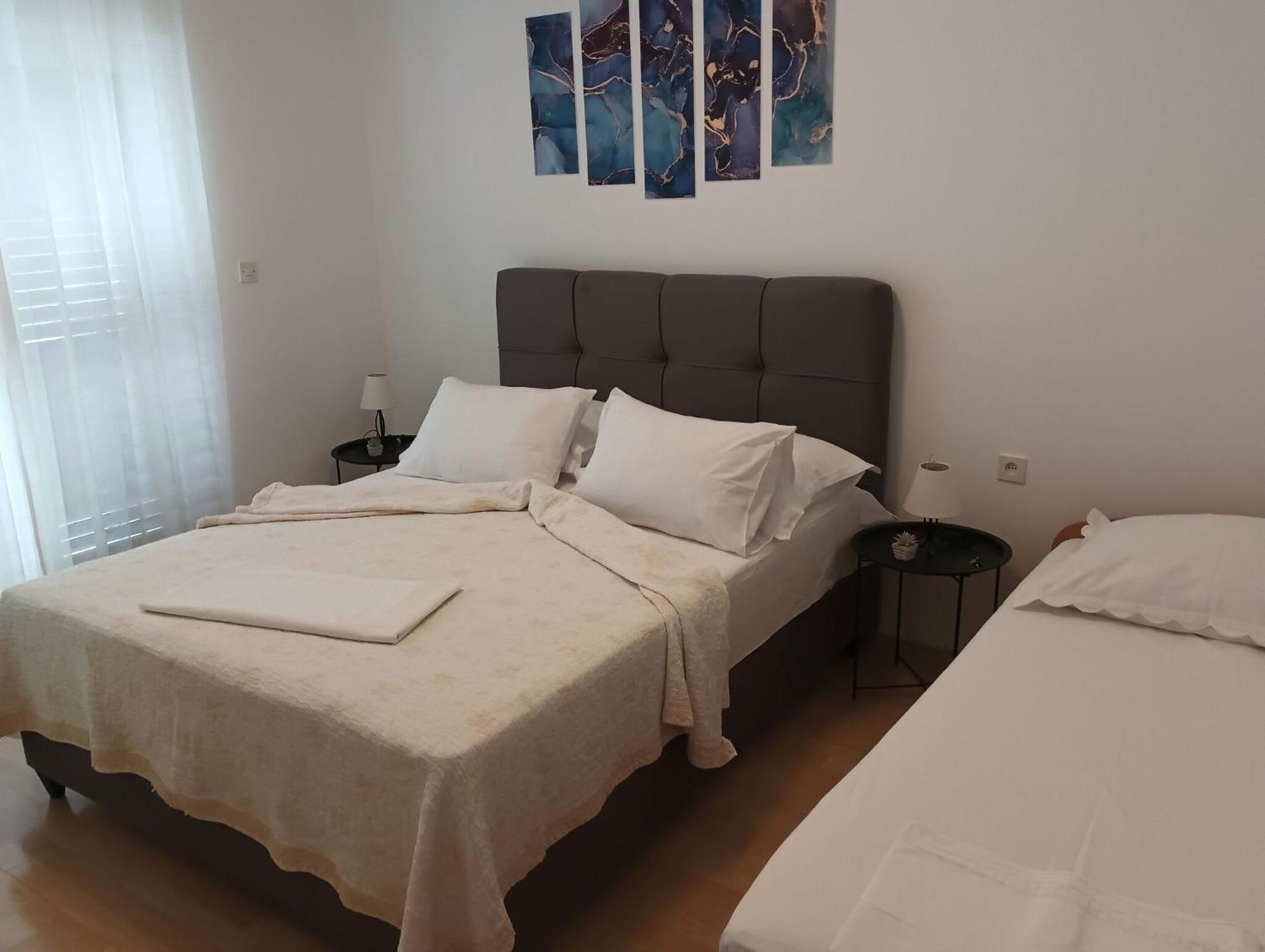 Apartments Elenora Brist Extérieur photo