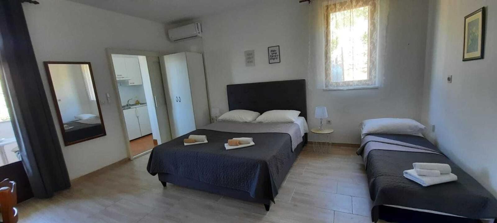 Apartments Elenora Brist Extérieur photo