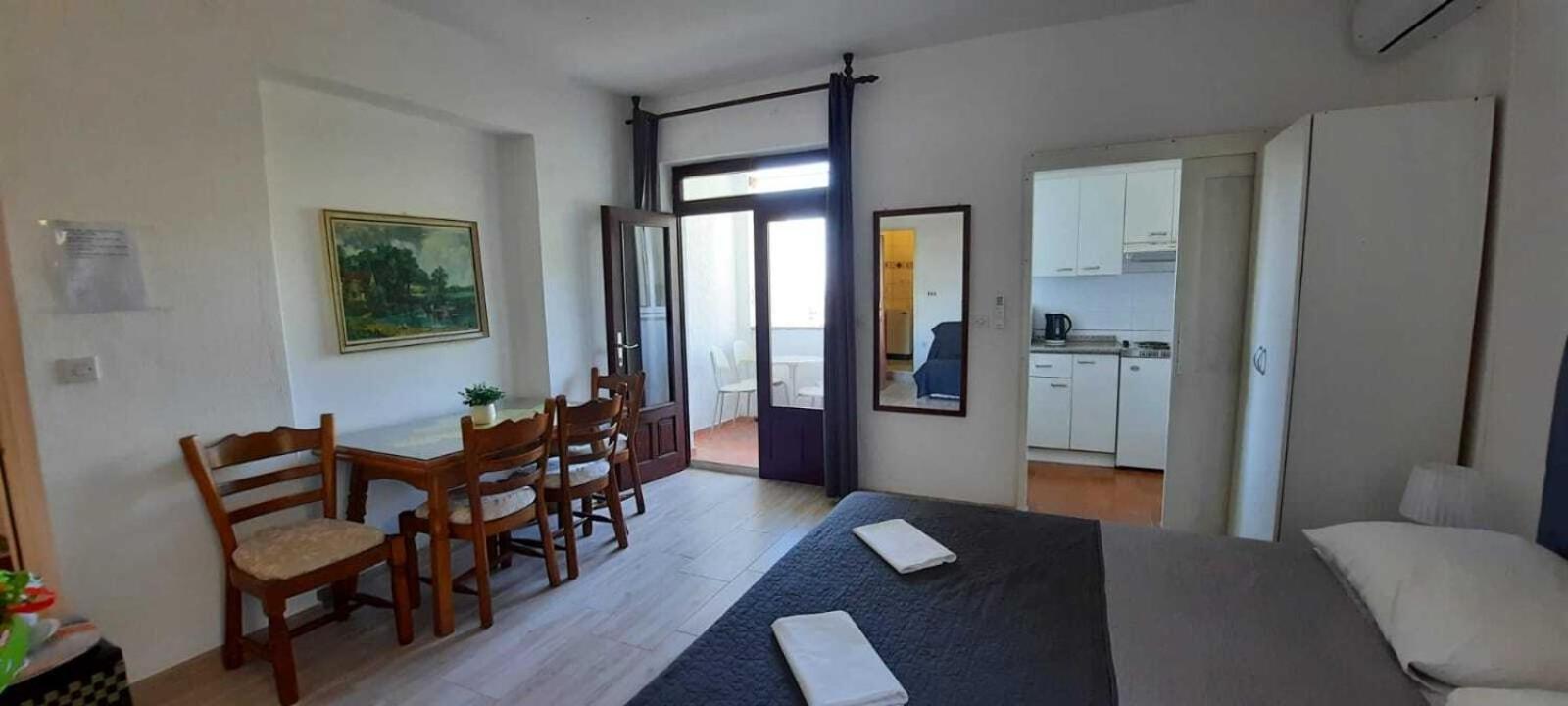 Apartments Elenora Brist Extérieur photo