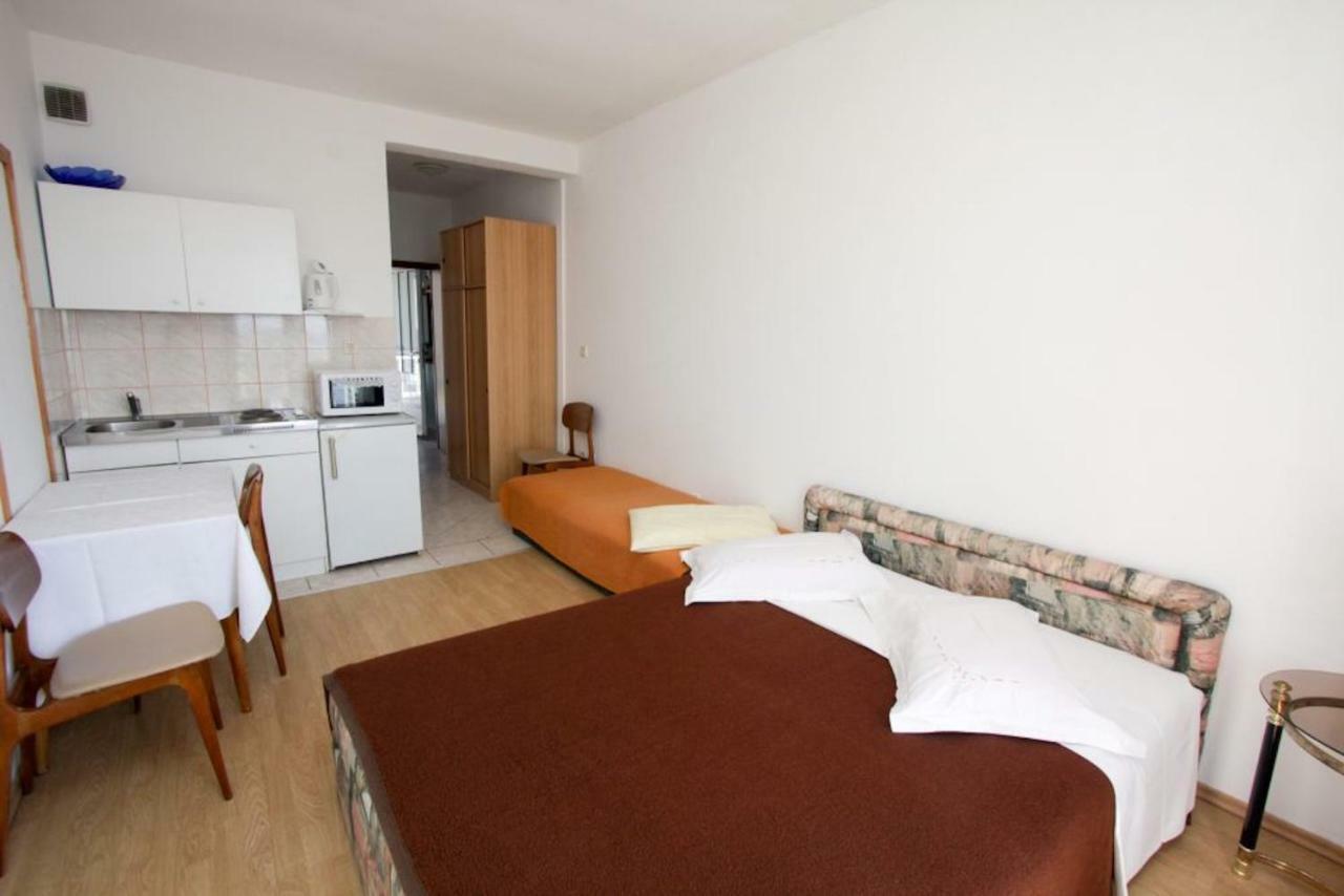 Apartments Elenora Brist Extérieur photo